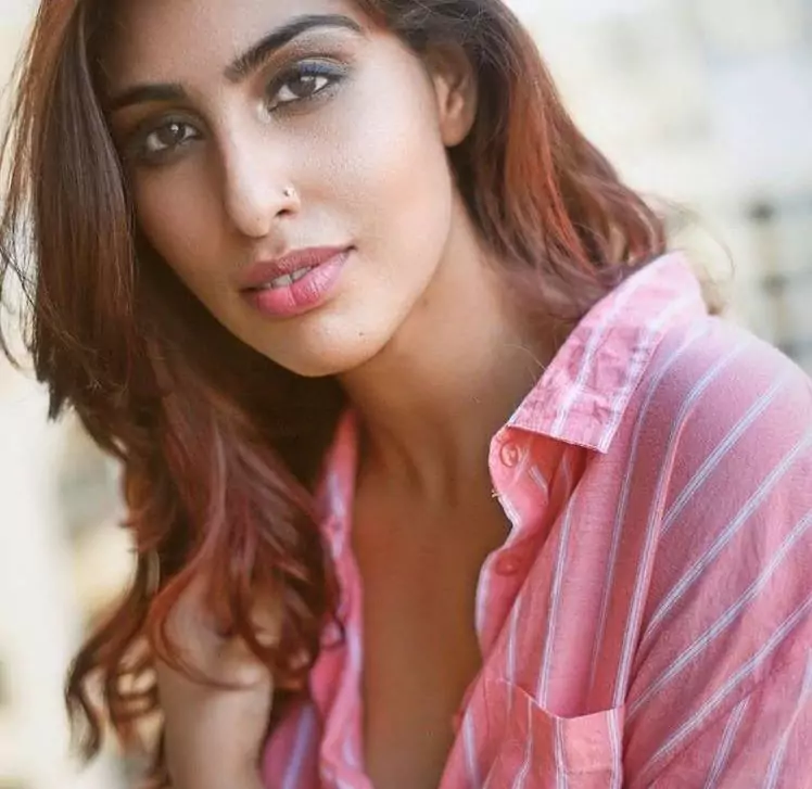 Anchor Gunjan Saini
