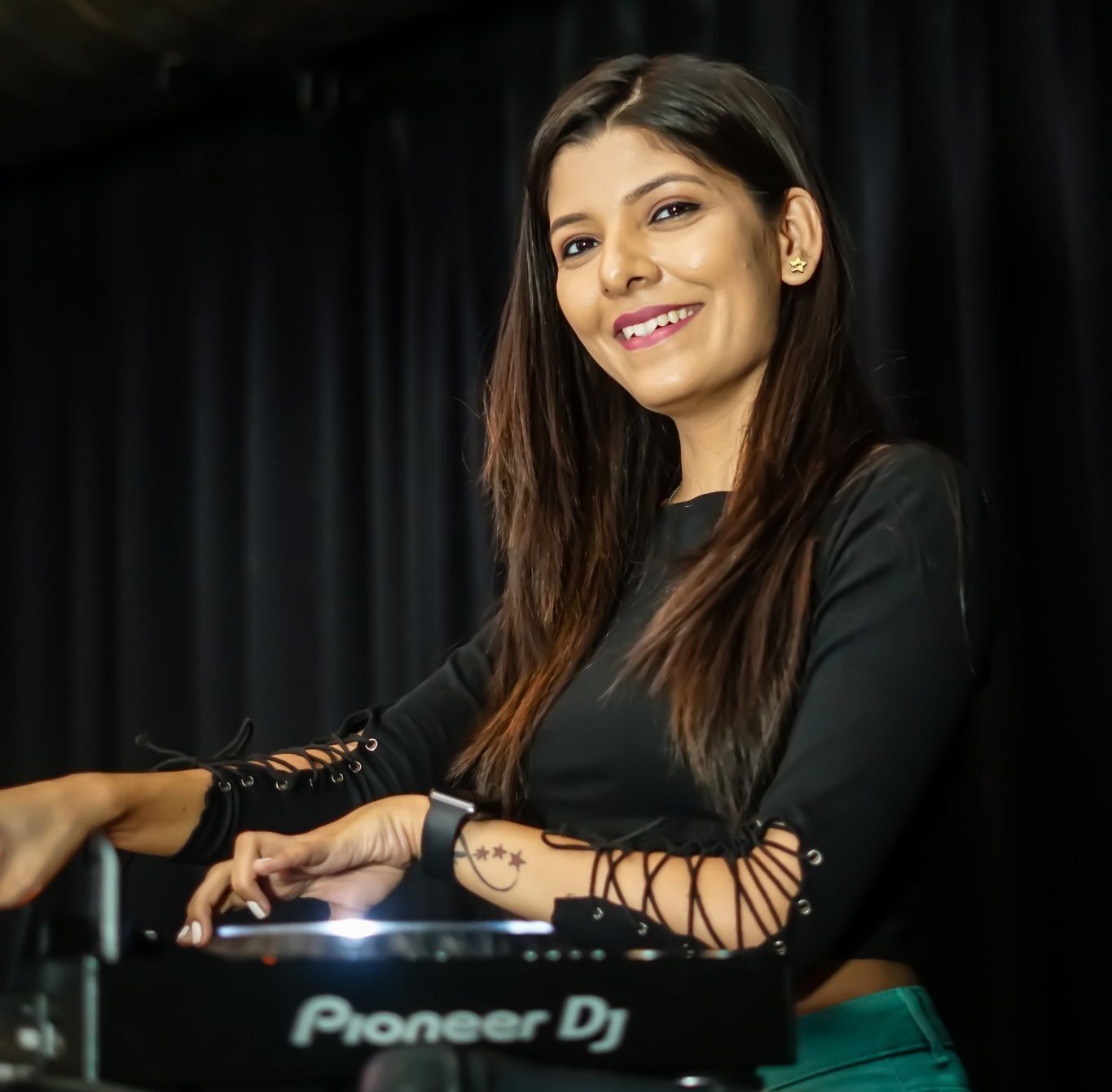DJ ANE Syrah