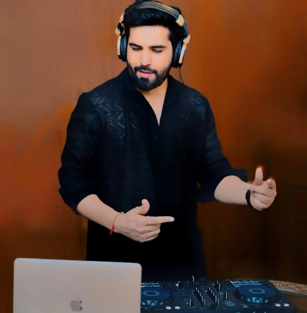 DJ  LAWNIK