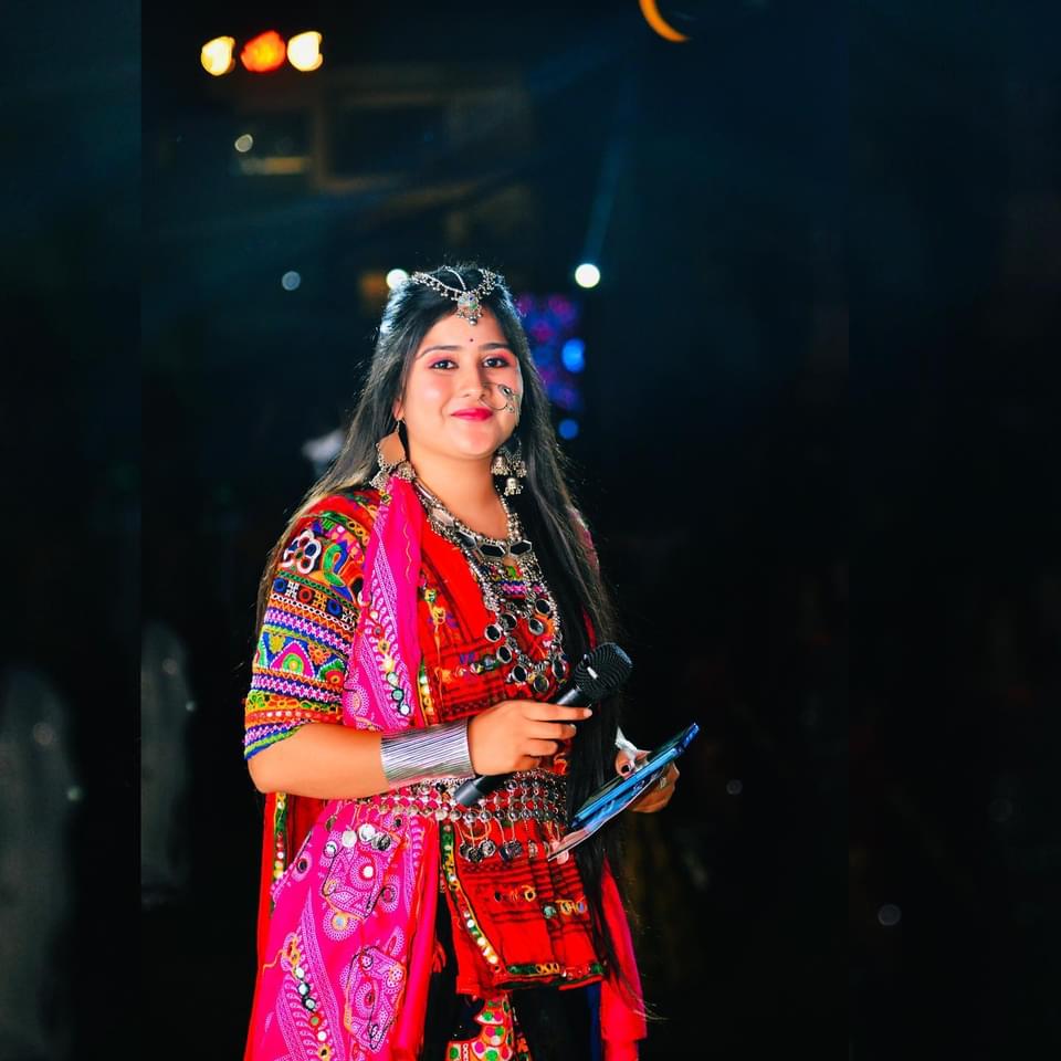 Anchor aarti jain pandya 