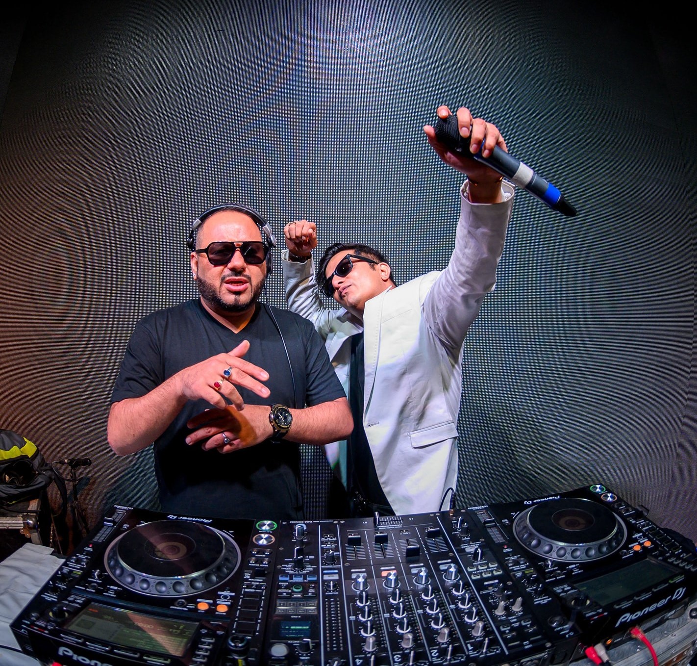 DJ HITESH
