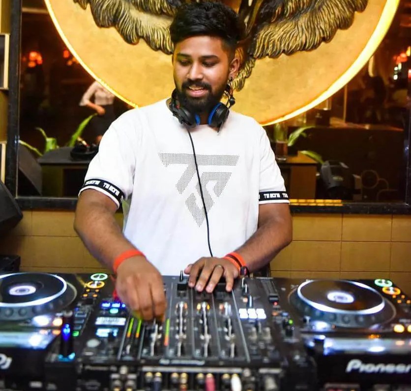 DJ NikZ